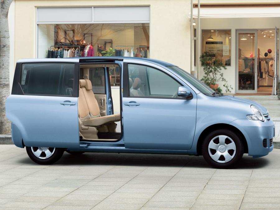  Toyota Sienta 2011 года  (фото 7 из 11)